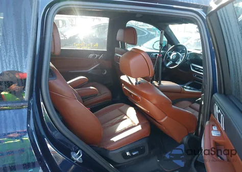 2024 BMW X7 M60I z USA, uszkodzony, nr VIN 5UX33EM01R9T00651